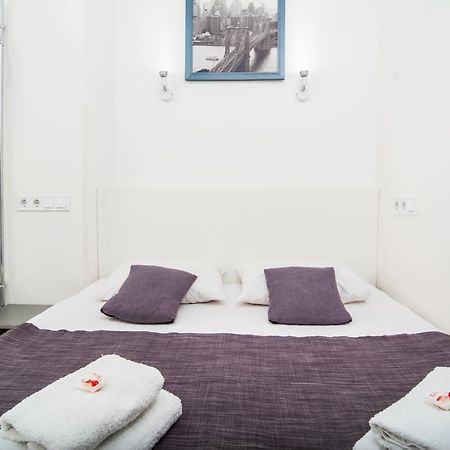 Smart Hotel Rooms Near Metro 24/7 Kijev Kültér fotó