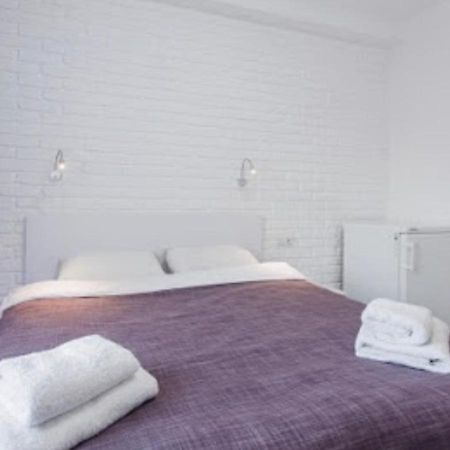 Smart Hotel Rooms Near Metro 24/7 Kijev Kültér fotó
