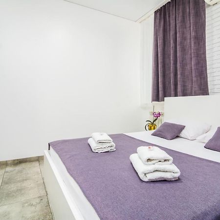 Smart Hotel Rooms Near Metro 24/7 Kijev Kültér fotó