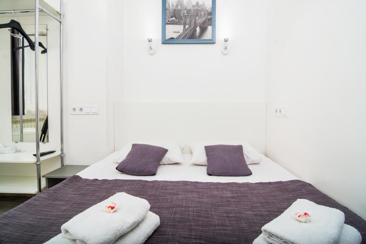 Smart Hotel Rooms Near Metro 24/7 Kijev Kültér fotó