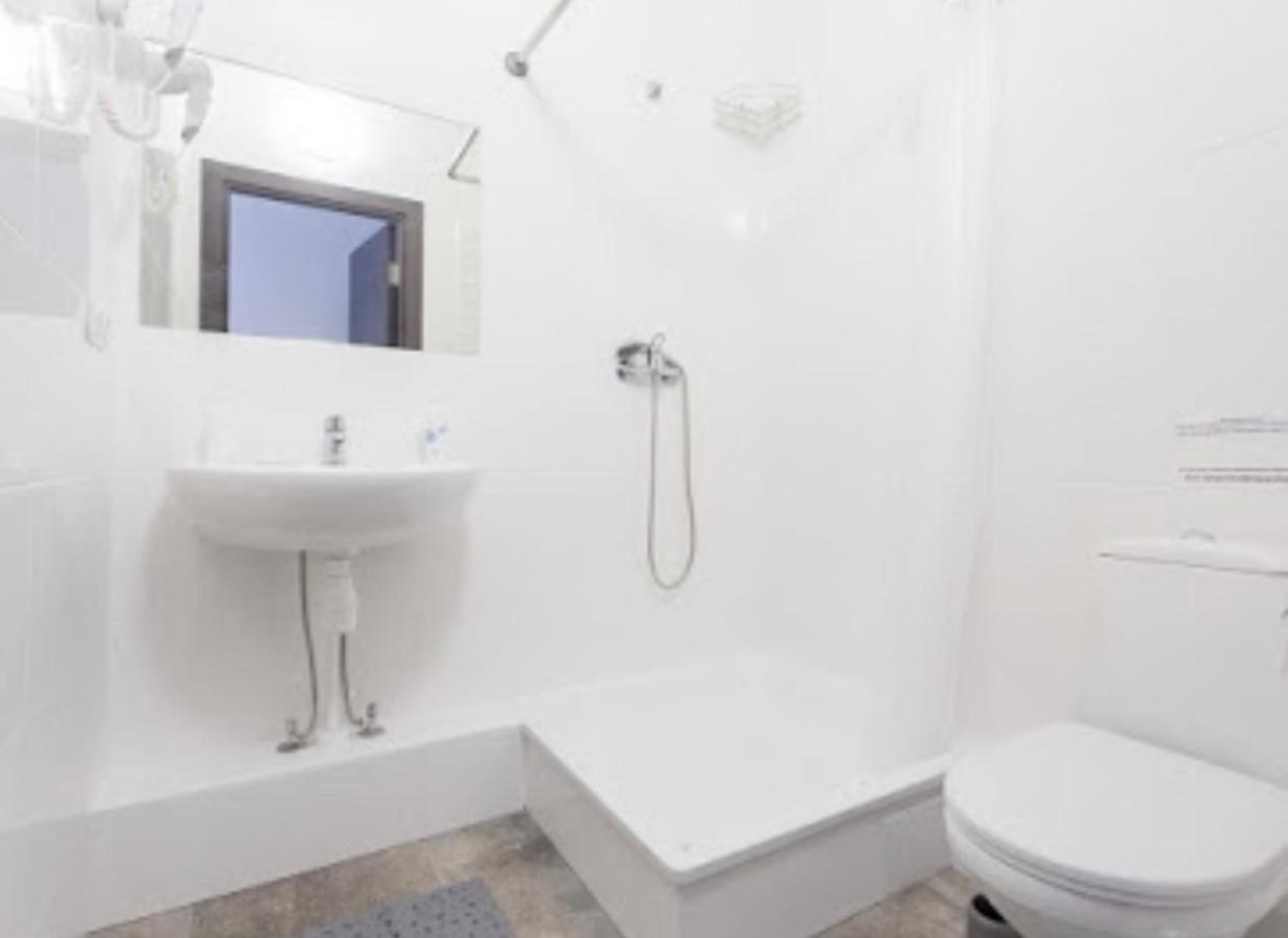 Smart Hotel Rooms Near Metro 24/7 Kijev Kültér fotó