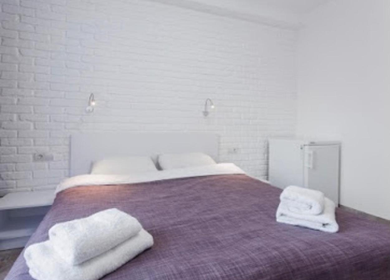 Smart Hotel Rooms Near Metro 24/7 Kijev Kültér fotó