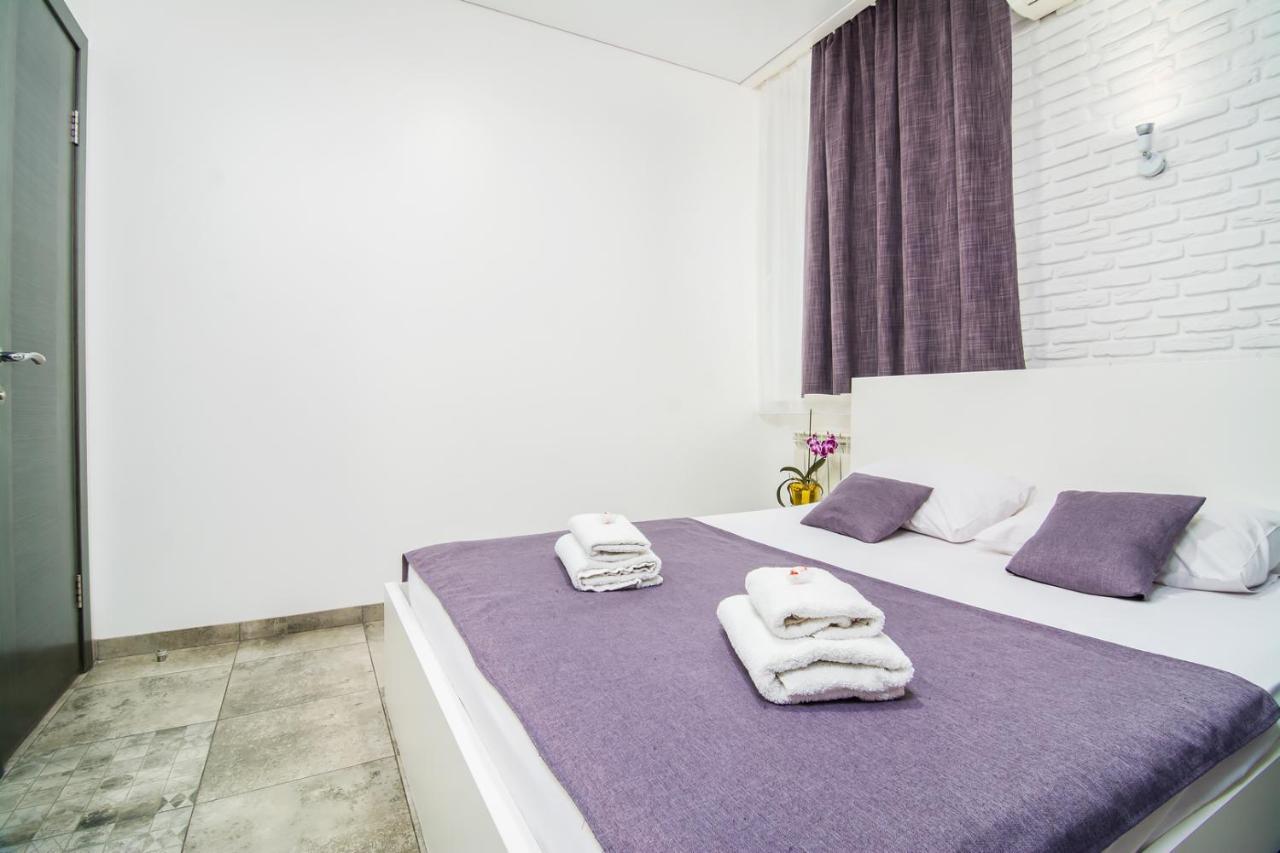 Smart Hotel Rooms Near Metro 24/7 Kijev Kültér fotó
