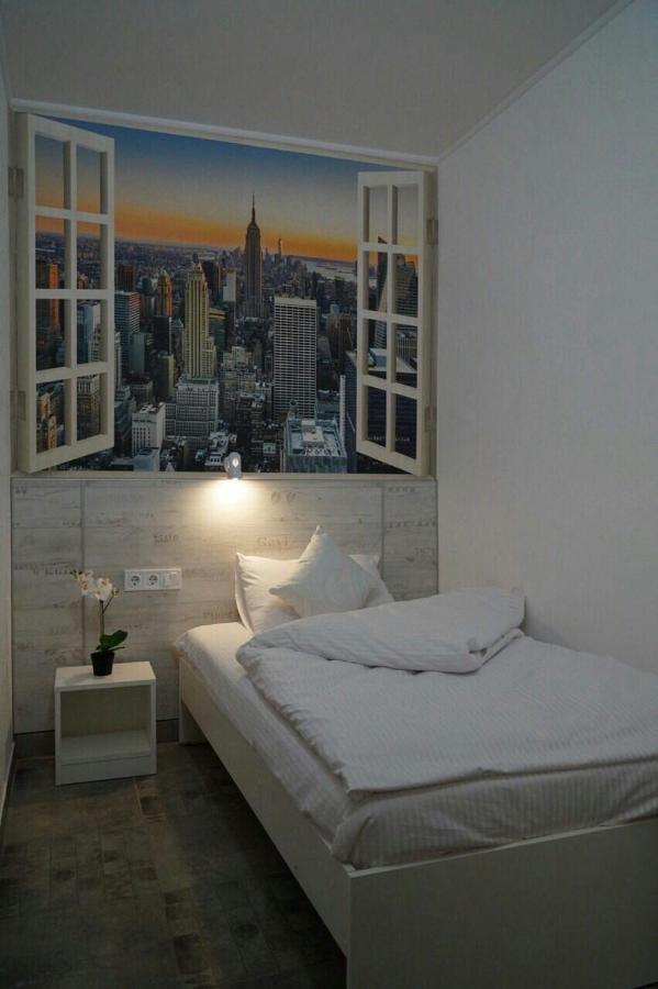 Smart Hotel Rooms Near Metro 24/7 Kijev Kültér fotó